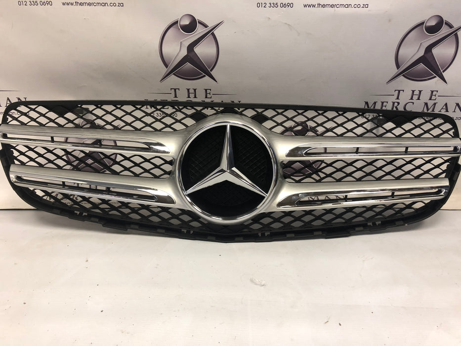 2538882000 Grille For Mercedes with Badge GLC W253 NEW