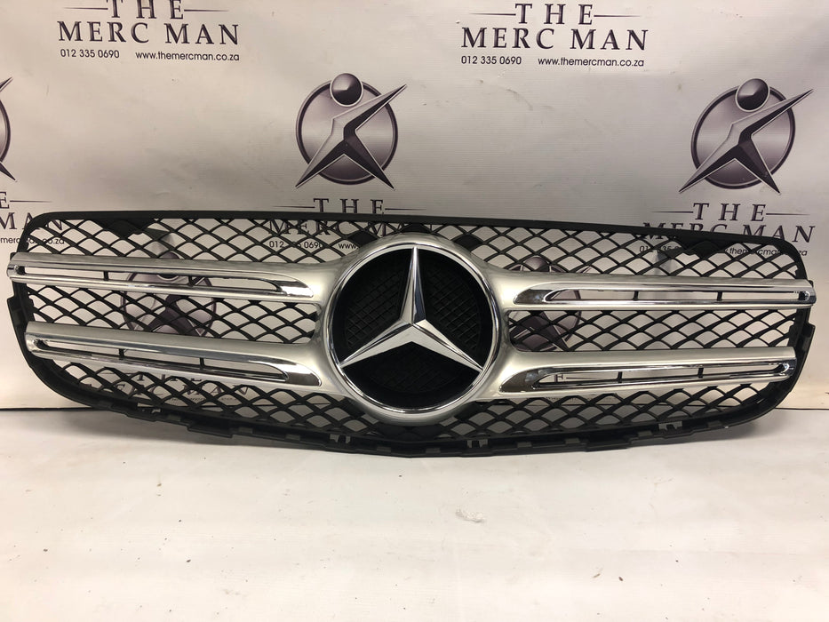 2538882000 Grille For Mercedes with Badge GLC W253 NEW