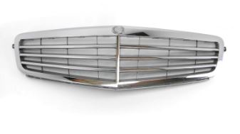 2048801283 Grille Classic W204 New